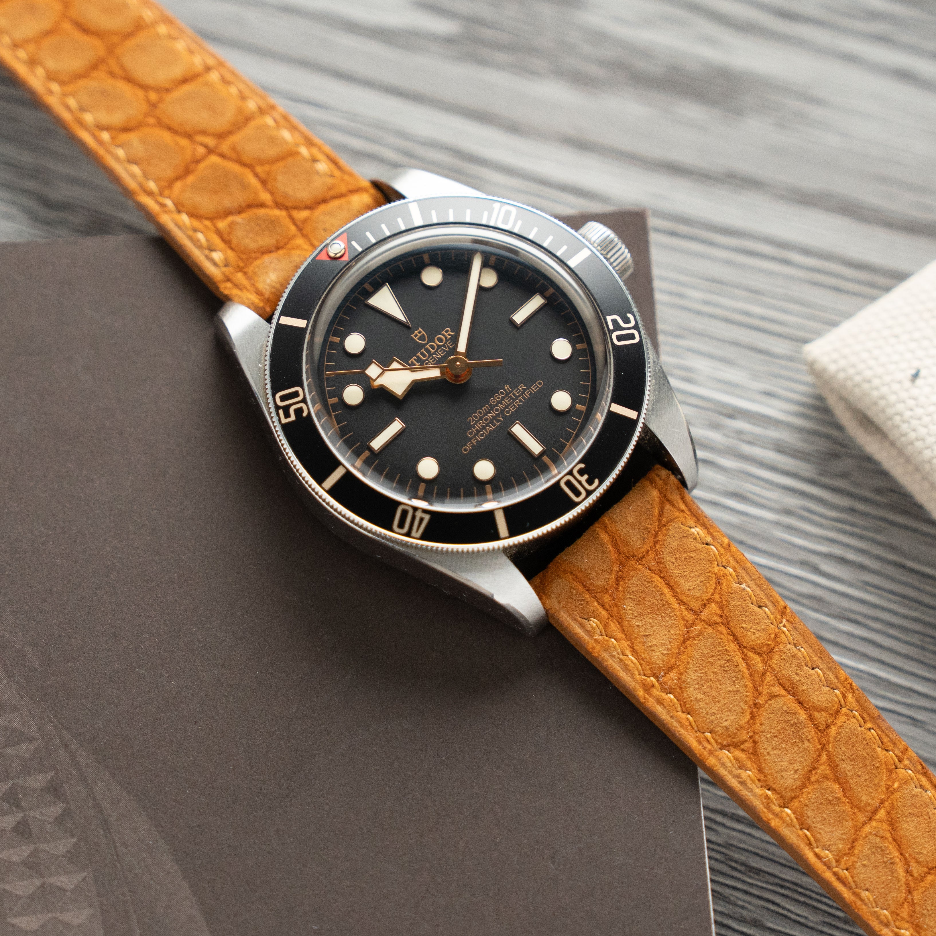 ALLIGATOR FLANKS | NUBUCK TAN