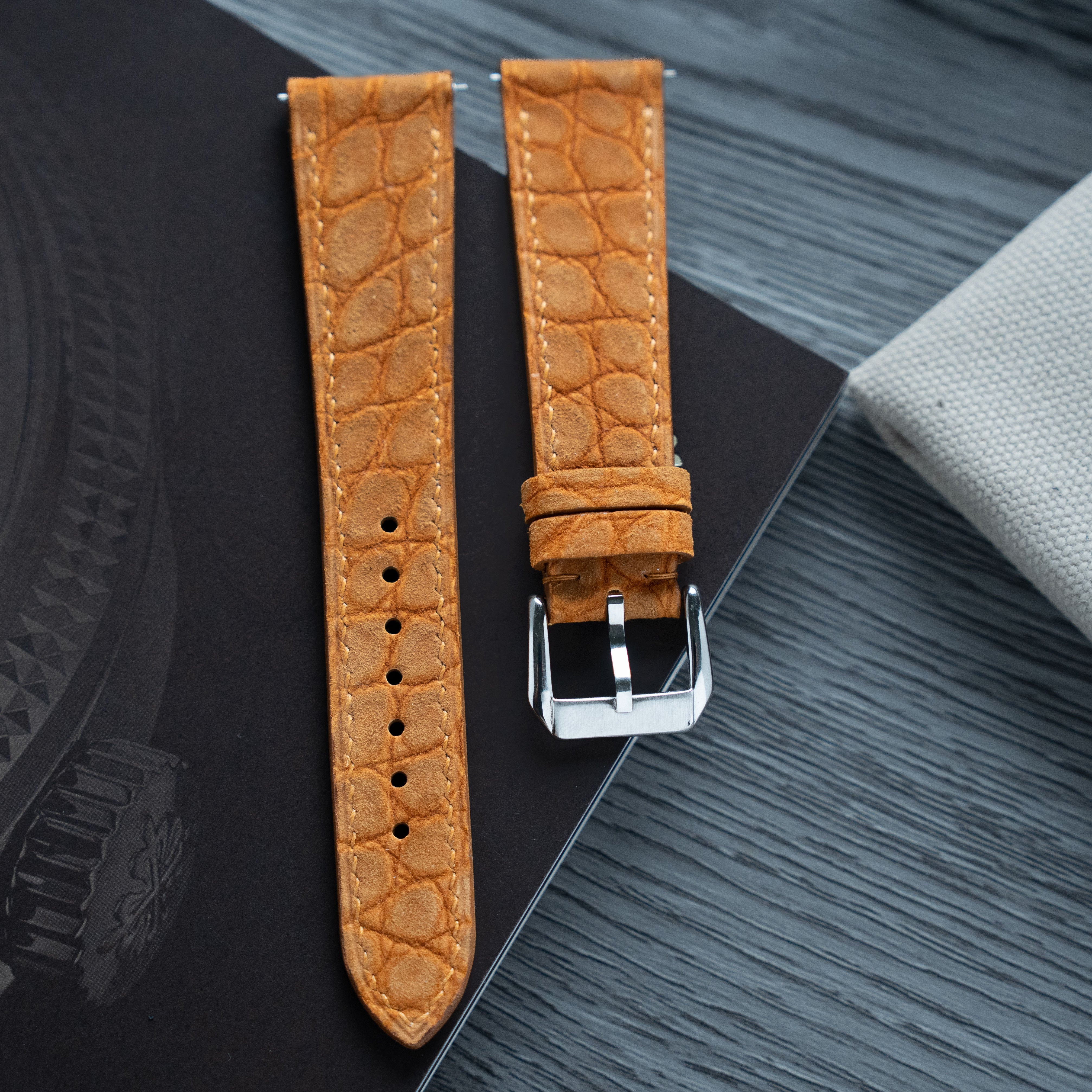 ALLIGATOR FLANKS | NUBUCK TAN