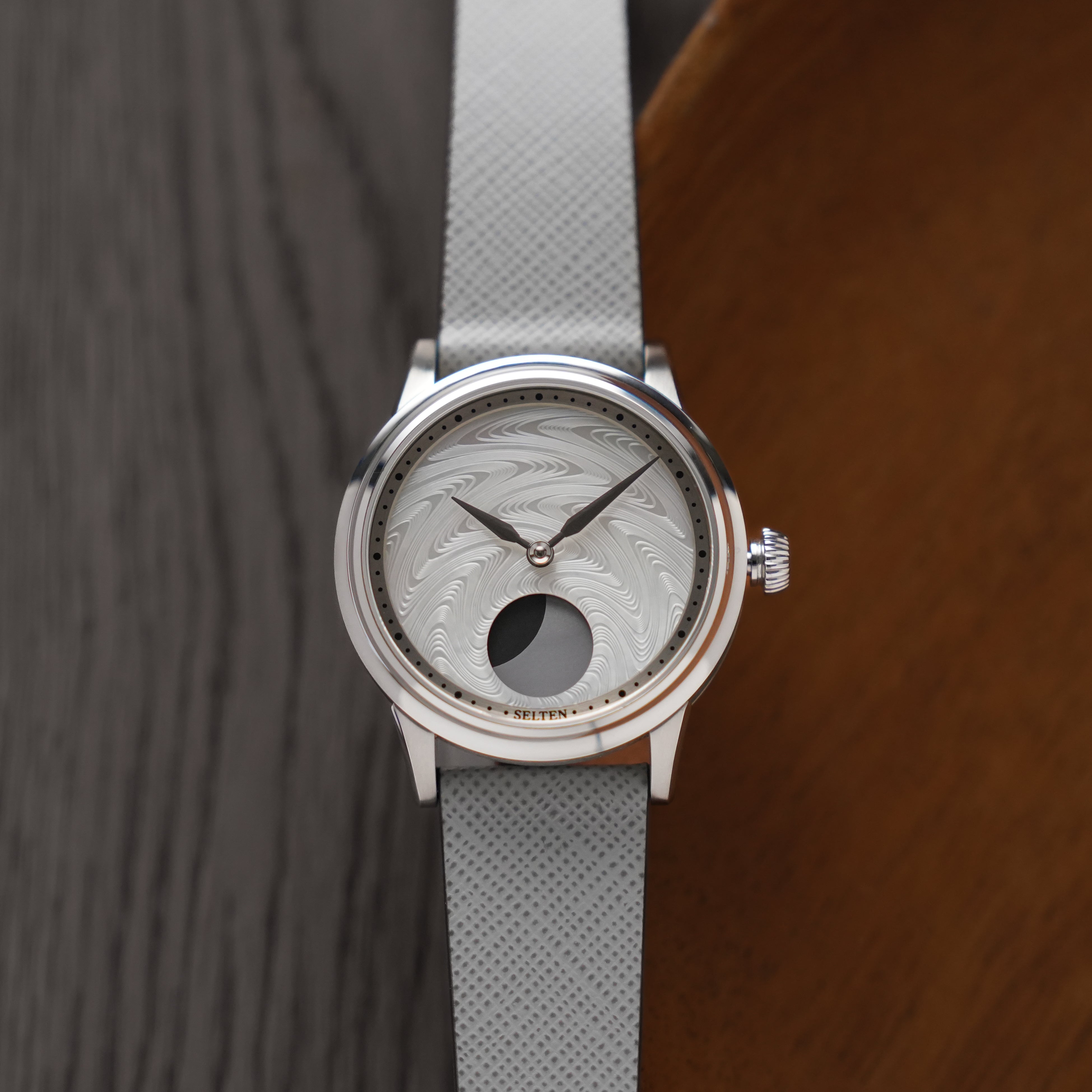SAFFIANO STITCHLESS | LIGHT GREY