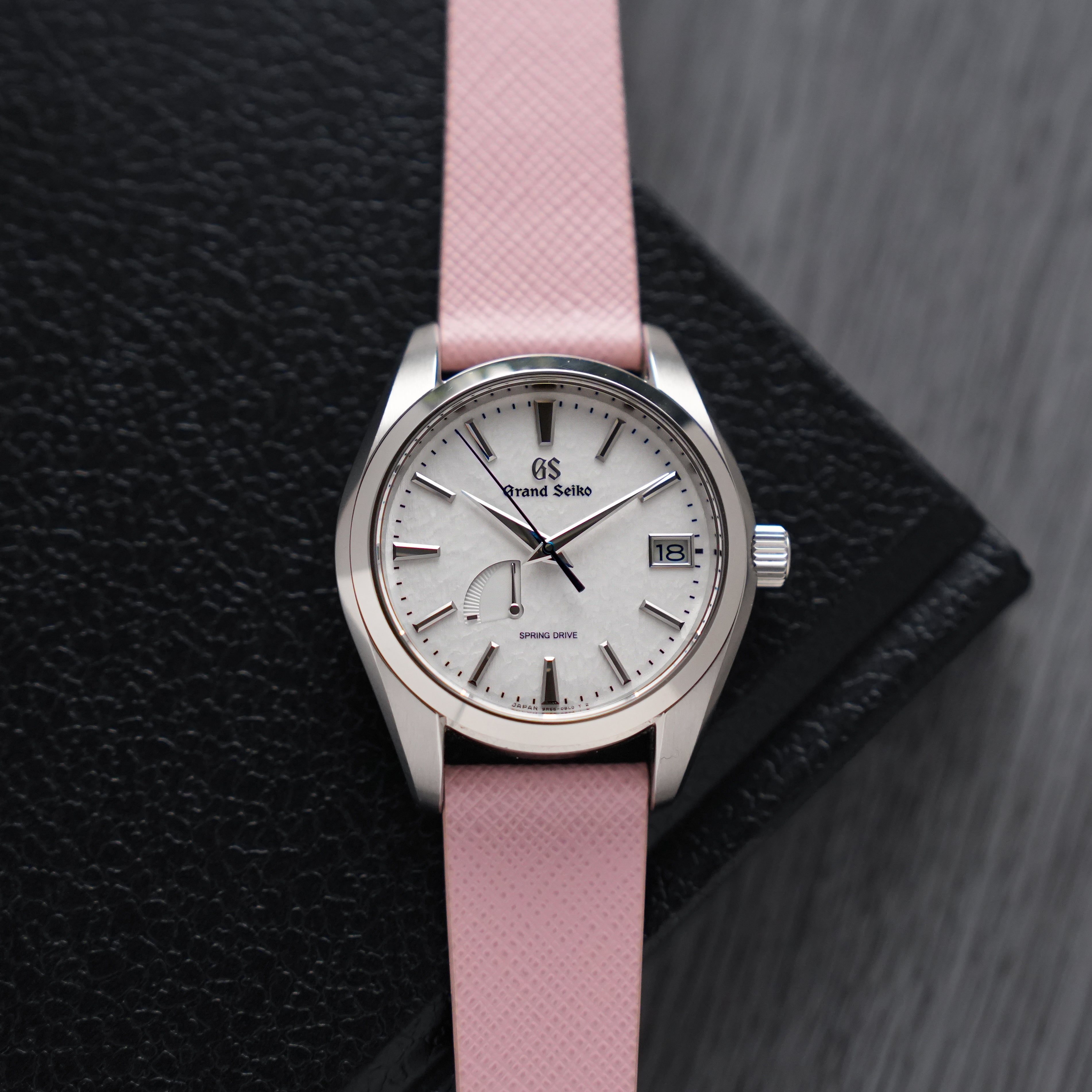 SAFFIANO STITCHLESS | LIGHT PINK