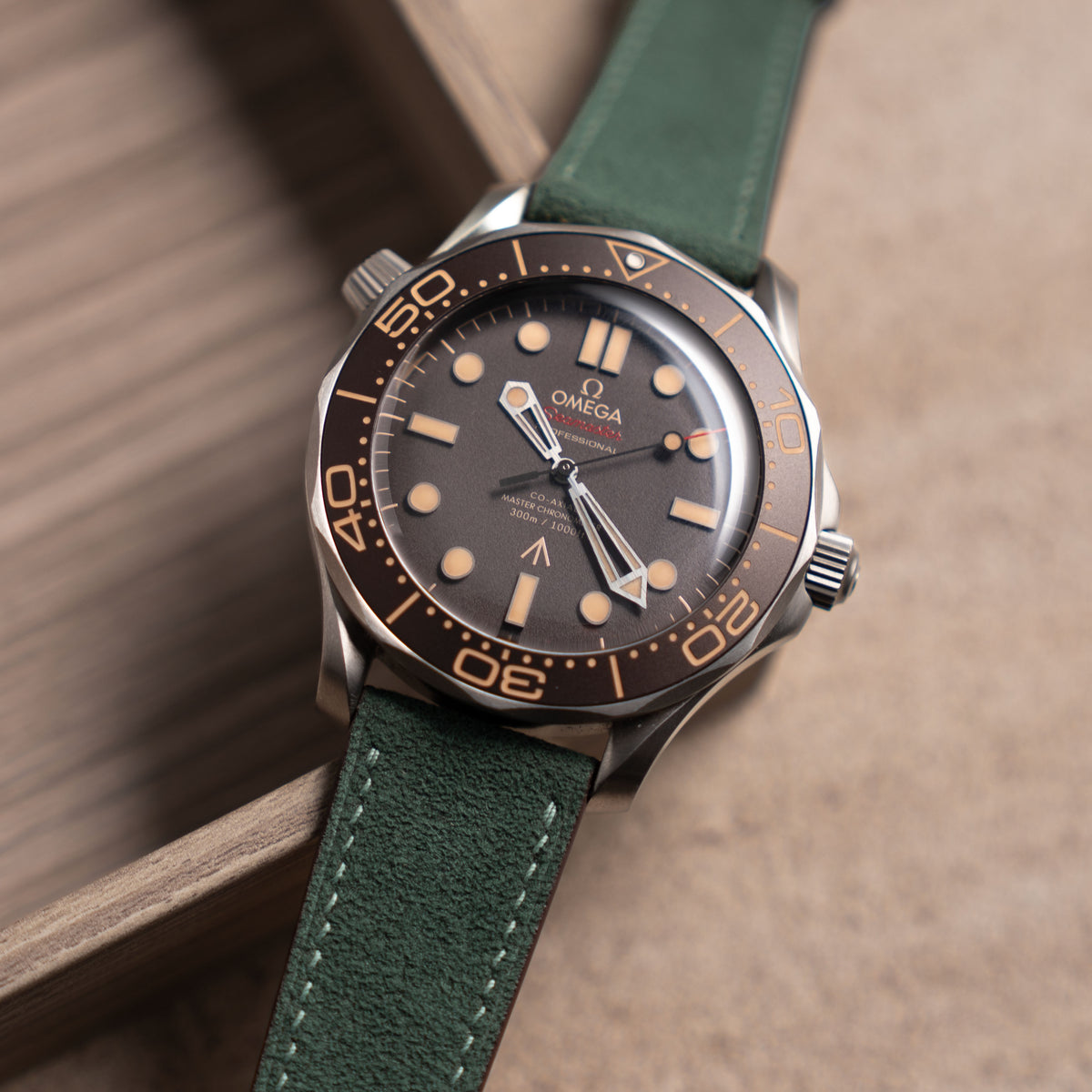 ALCANTARA | DARK GREEN