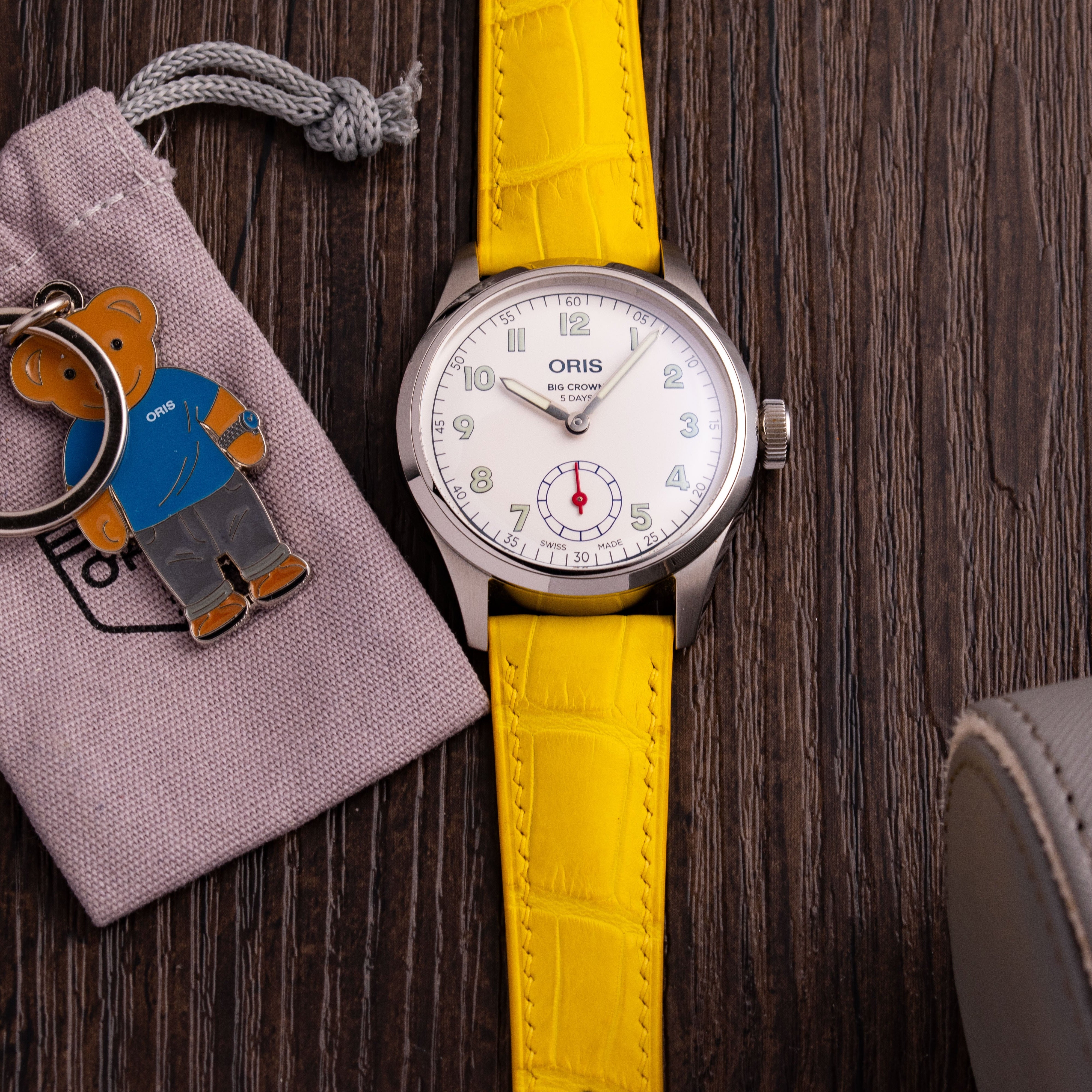 ALLIGATOR | LIGHT YELLOW