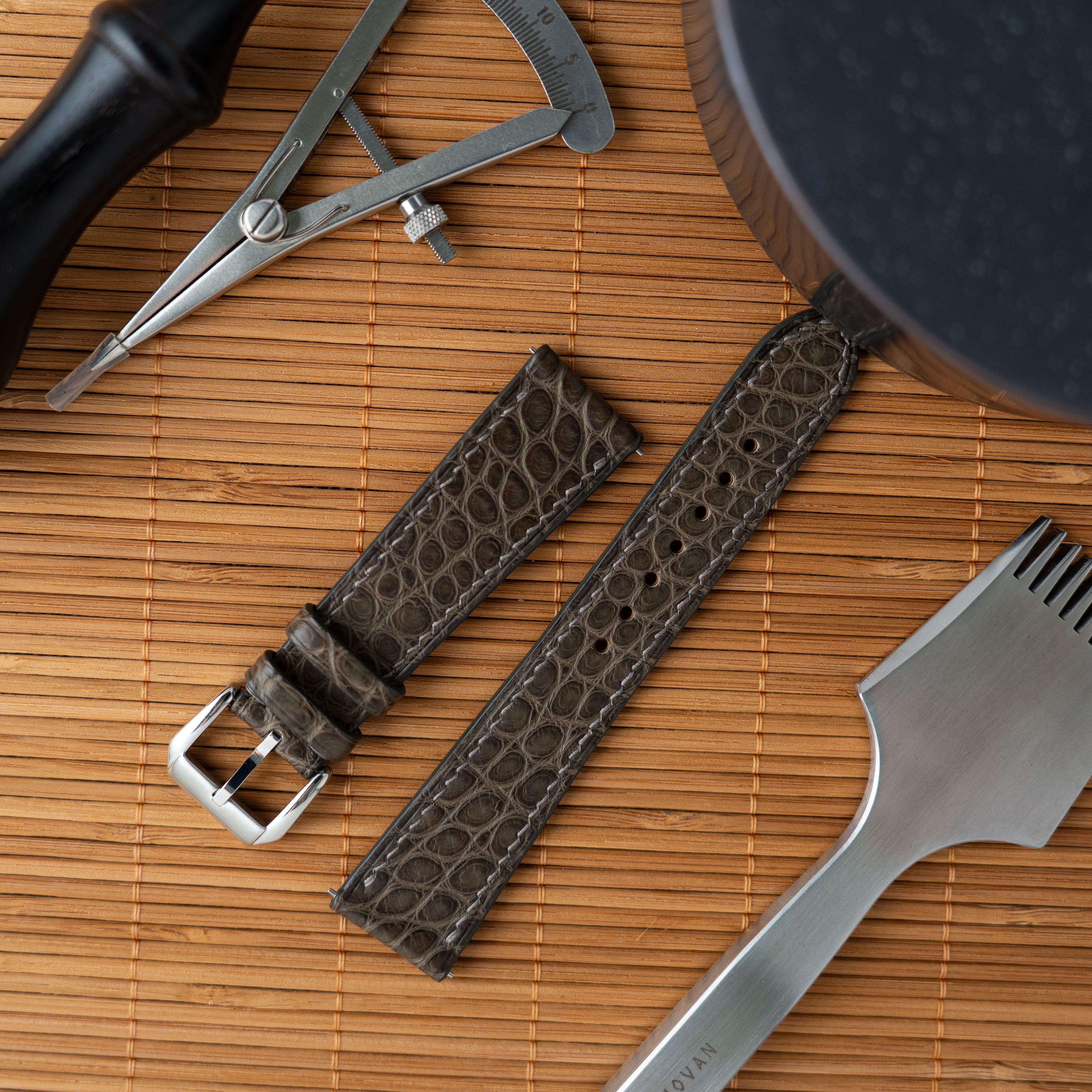 ALLIGATOR FLANKS | DARK GREY